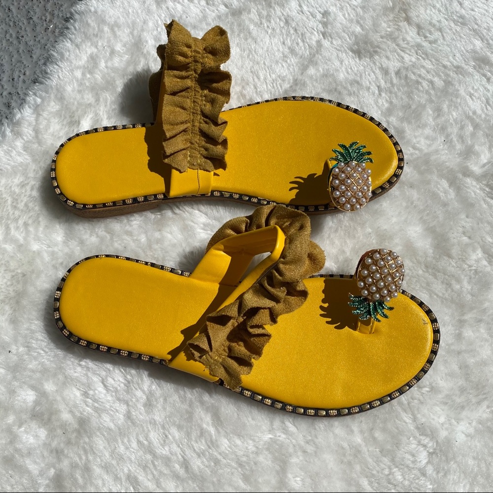 Pearl pineapple ruffle strap sandals - Picture 3 of 4